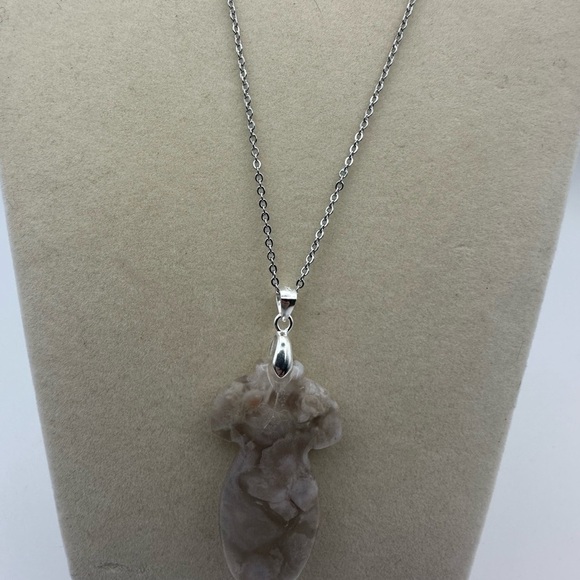 Beautiful and Unique Flower Agate Qipao Carving Pendant Necklace - Picture 7 of 12